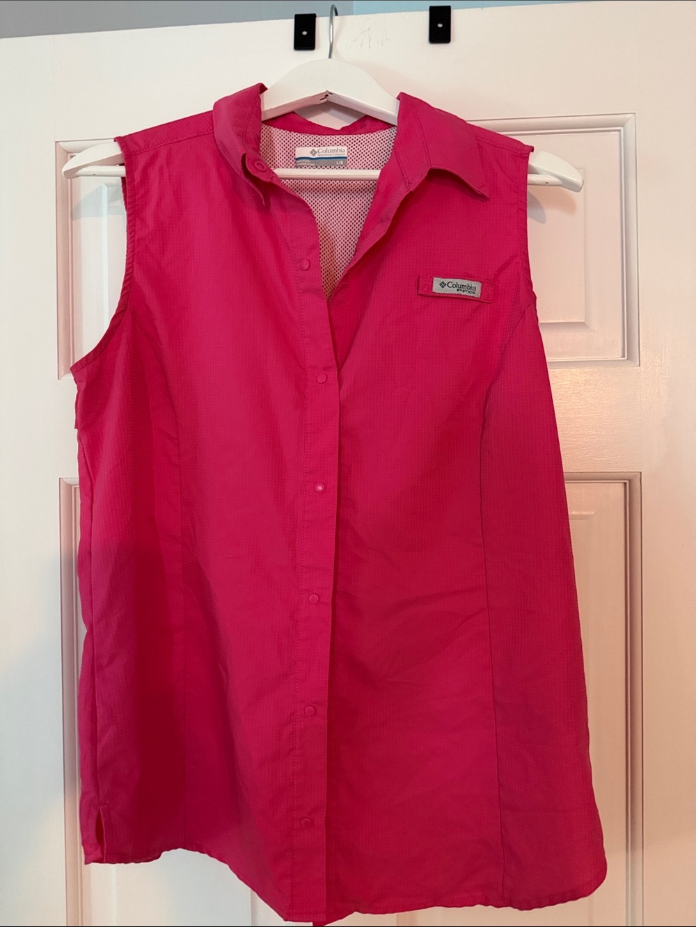 Columbia Women's Sleeveless Button-Down Shirt - Hot Pink